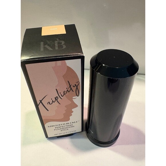 Kristofer Buckle Triplicity Perfecting Foundation Stick - LIGHT - Picture 4 of 6